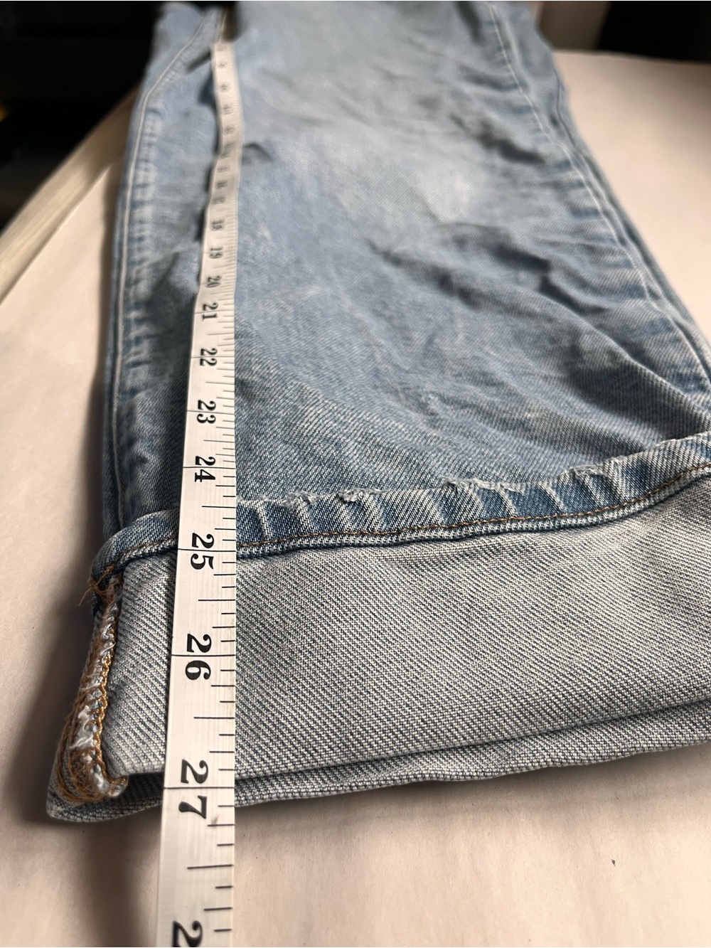 Good American The Weekender Cuffed Light Wash Relaxed Jeans 10/30 - Picture 11 of 11